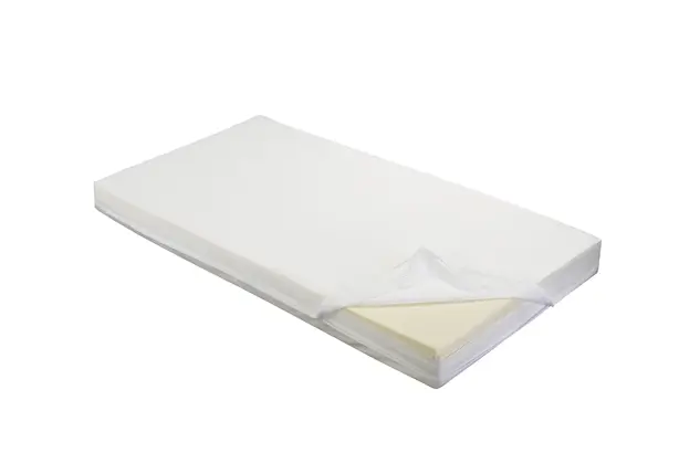 Ein weißer Matratzenbezug der Serie PULMANOVA Comfort von MEDI-TECH liegt geöffnet vor weißem Hintergrund.