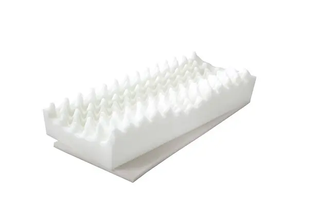 Eine weißes Kopfkissen der Serie PULMAsoft support von MEDI-TECH vor weißem Hintergrund.